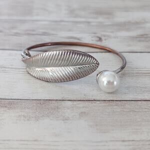 Vintage Bracelet Leaf and Faux Pearl - Heavy Discoloration